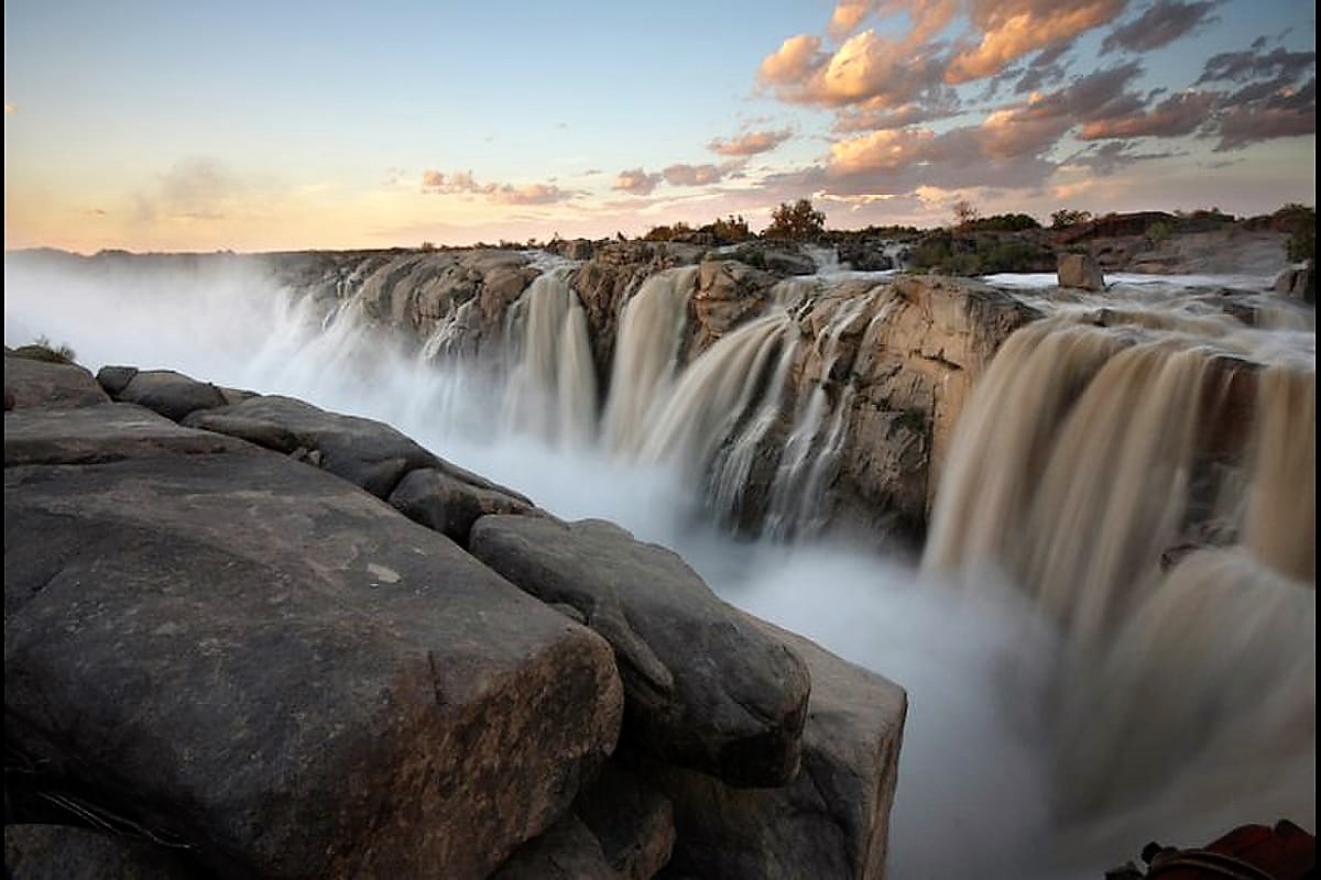 https://mdw-travel-data-us-east-1.s3.amazonaws.com/img/country/South-Africa/Augrabies-Falls/img_00.jpg