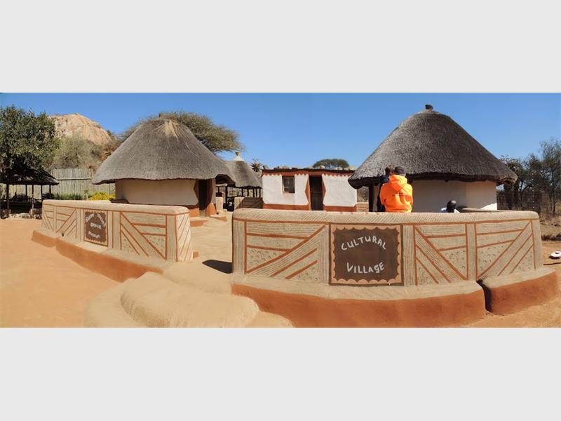 https://mdw-travel-data-us-east-1.s3.amazonaws.com/img/country/South-Africa/Bakone-Malapa-Northern-Sotho-Open-Air-Museum/img_02.jpg