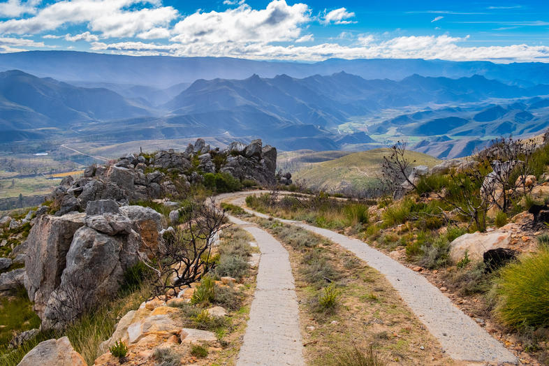 https://mdw-travel-data-us-east-1.s3.amazonaws.com/img/country/South-Africa/Barrydale/img_02.jpg