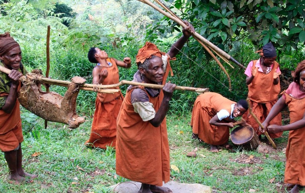 https://mdw-travel-data-us-east-1.s3.amazonaws.com/img/country/South-Africa/Batwa-Cultural-Experience/img_00.jpg