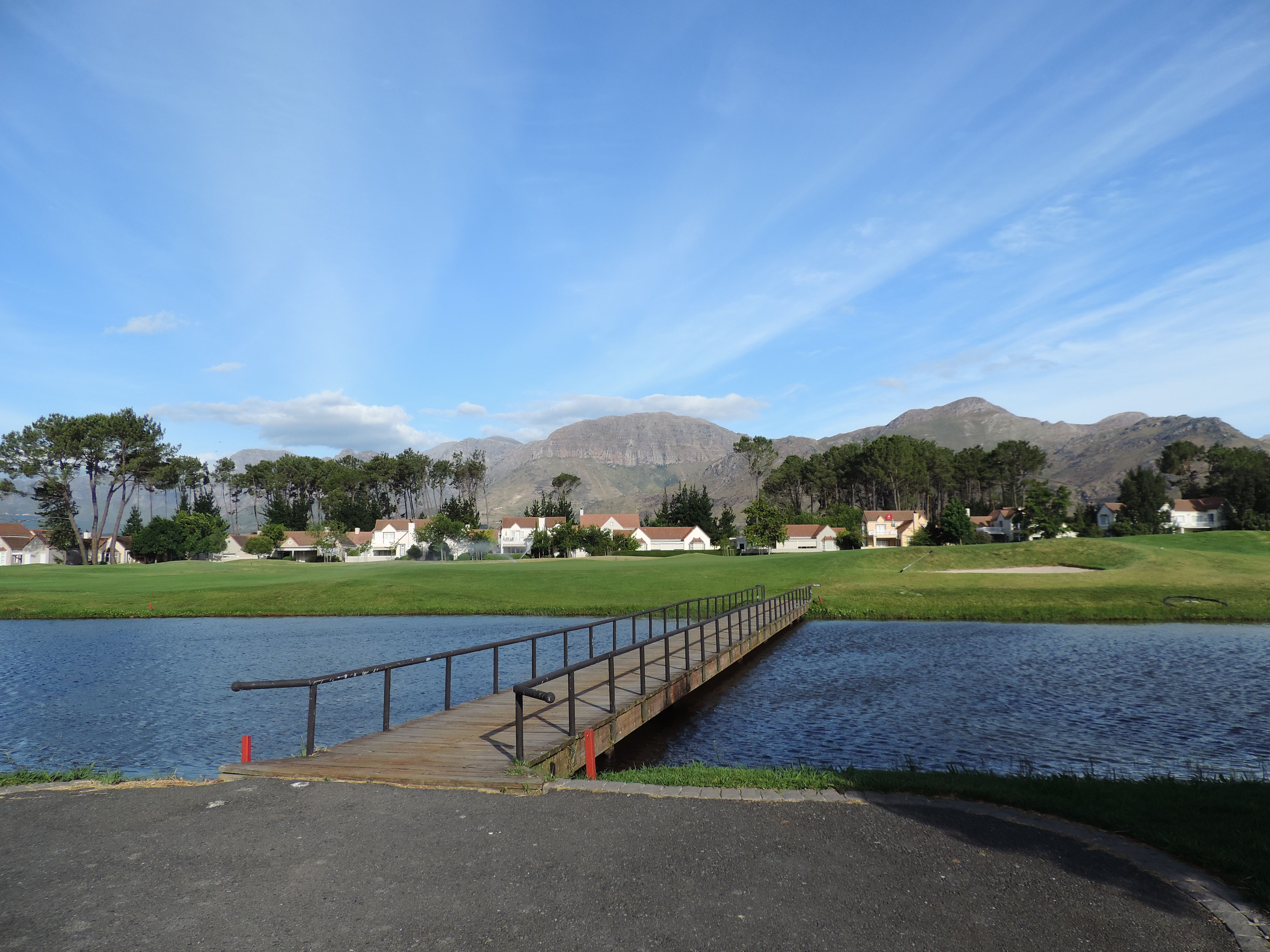 https://mdw-travel-data-us-east-1.s3.amazonaws.com/img/country/South-Africa/Boschenmeer-Golf-Estate/img_01.jpg