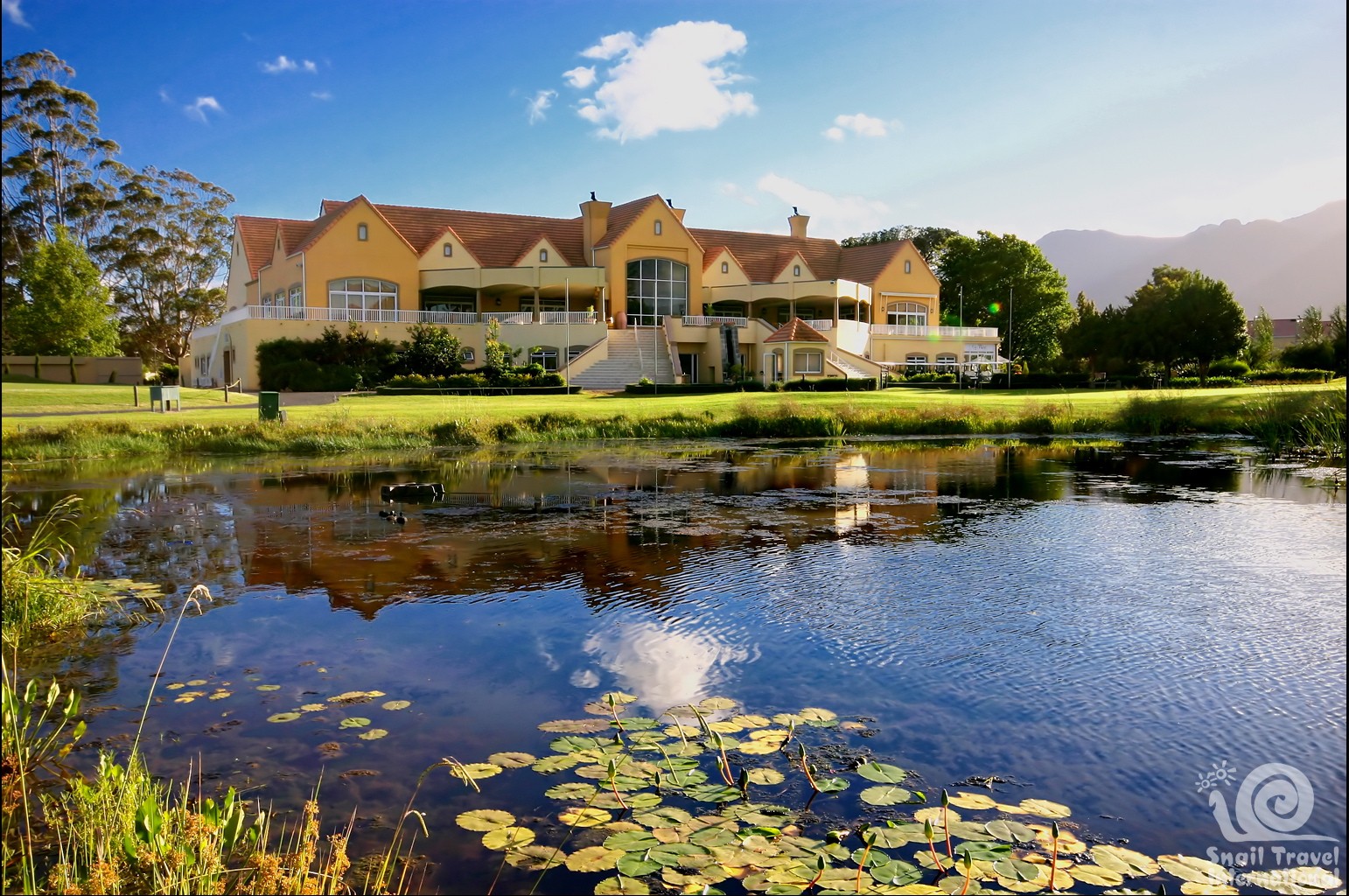 https://mdw-travel-data-us-east-1.s3.amazonaws.com/img/country/South-Africa/Boschenmeer-Golf-Estate/img_02.jpg