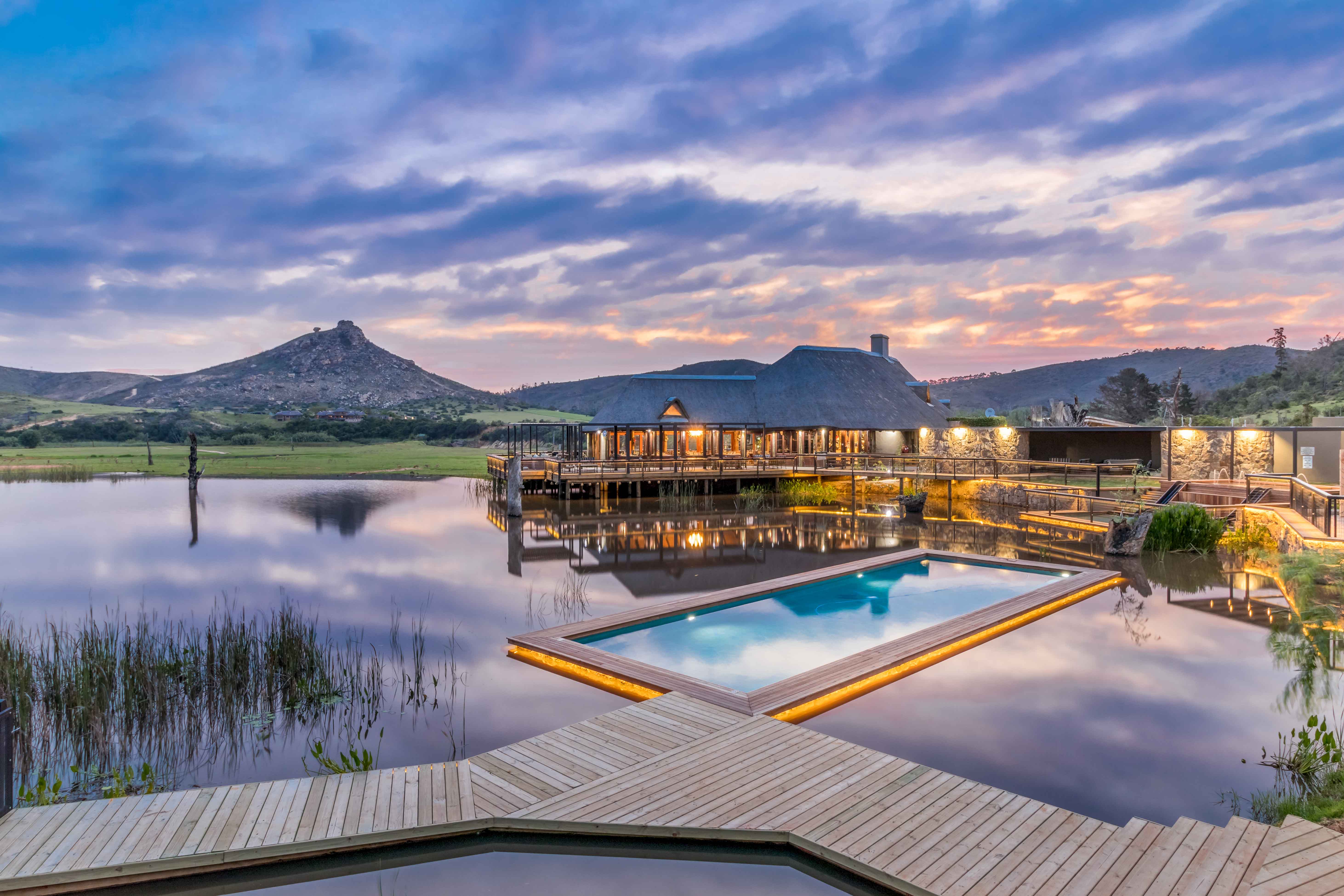 https://mdw-travel-data-us-east-1.s3.amazonaws.com/img/country/South-Africa/Botlierskop-Private-Game-Reserve/img_03.jpg