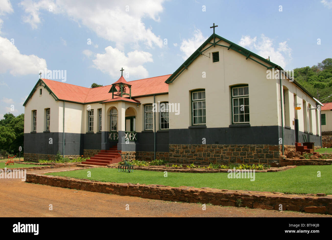 https://mdw-travel-data-us-east-1.s3.amazonaws.com/img/country/South-Africa/Botshabelo-Historical-Village/img_01.jpg