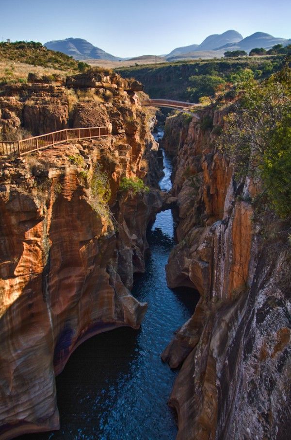 https://mdw-travel-data-us-east-1.s3.amazonaws.com/img/country/South-Africa/Bourkes-Luck-Potholes/img_01.jpg