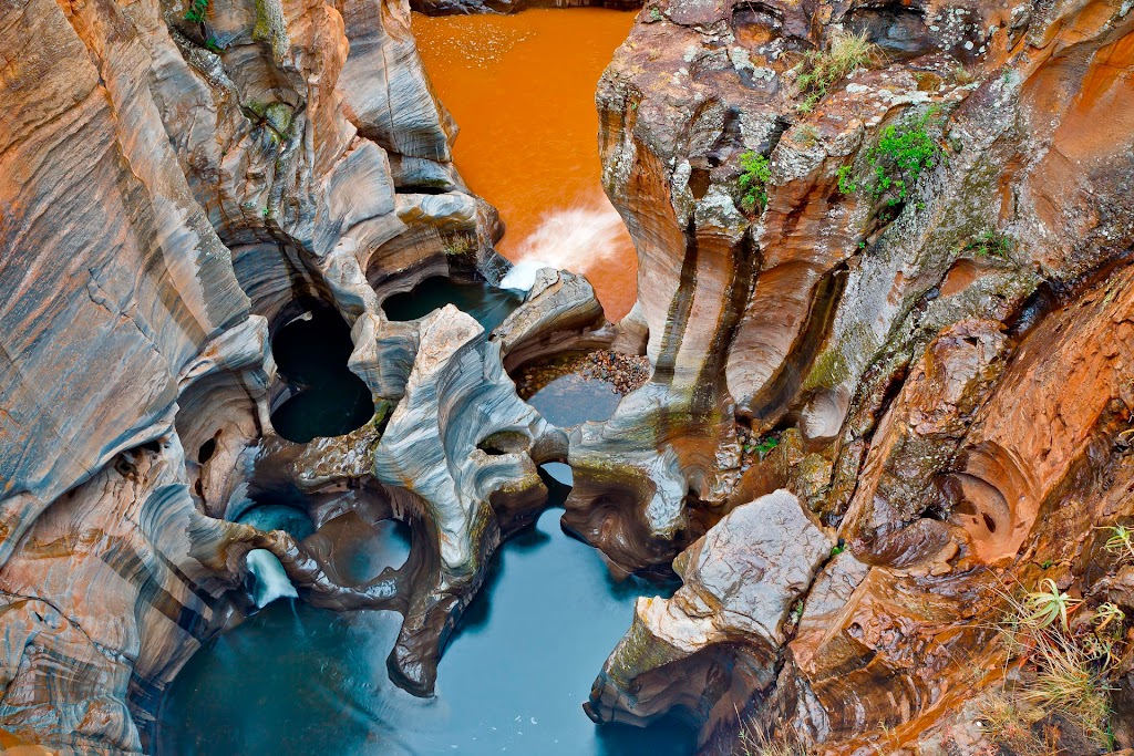 https://mdw-travel-data-us-east-1.s3.amazonaws.com/img/country/South-Africa/Bourkes-Luck-Potholes/img_03.jpg