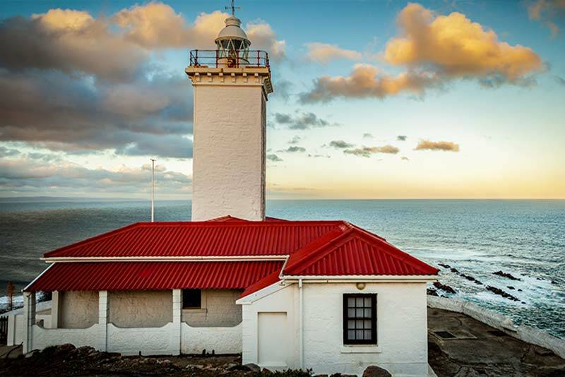 https://mdw-travel-data-us-east-1.s3.amazonaws.com/img/country/South-Africa/Cape-St-Blaize-Lighthouse/img_02.jpg