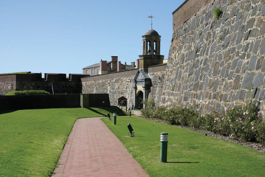 https://mdw-travel-data-us-east-1.s3.amazonaws.com/img/country/South-Africa/Castle-of-Good-Hope/img_03.jpg