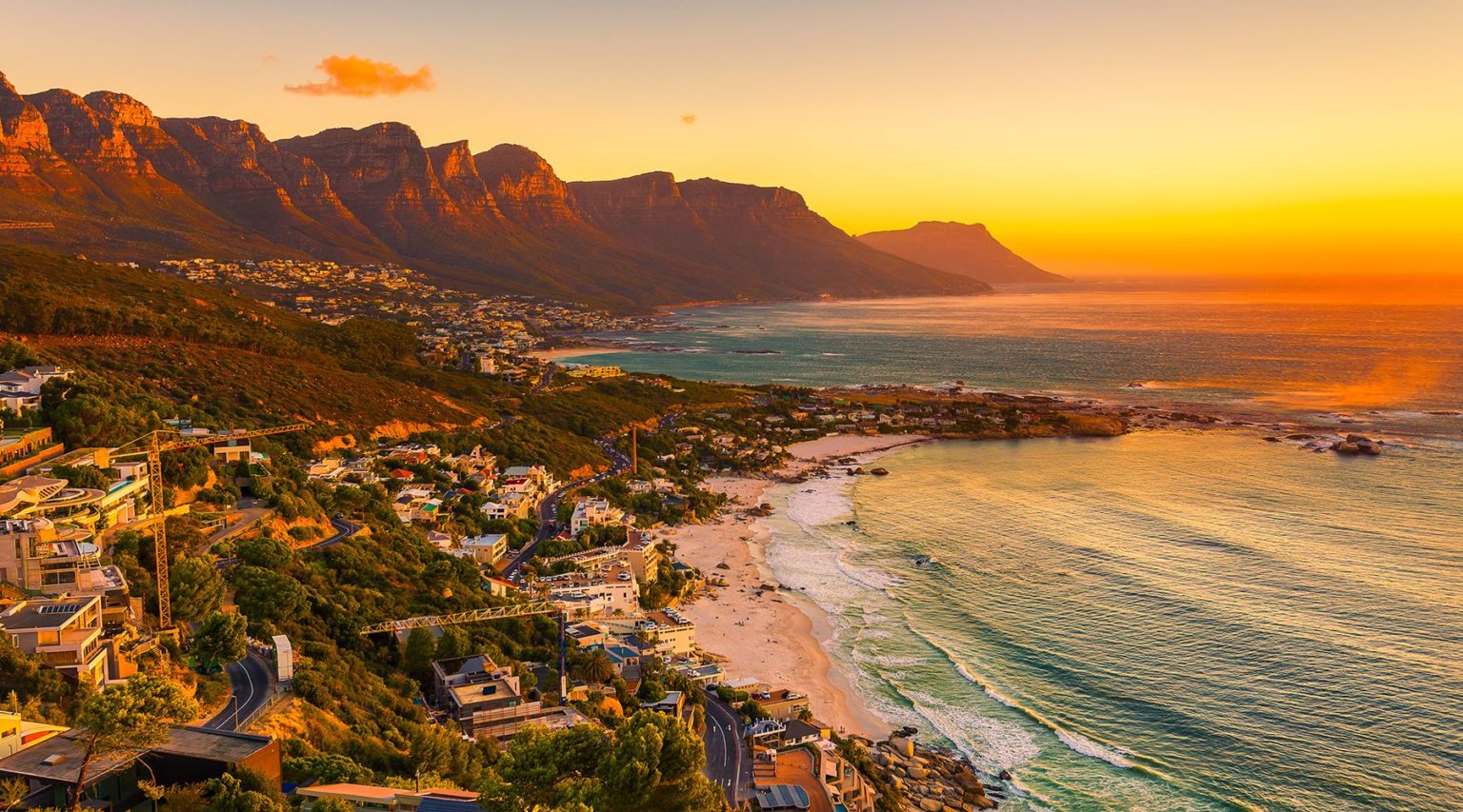 https://mdw-travel-data-us-east-1.s3.amazonaws.com/img/country/South-Africa/Central-Beach/img_01.jpg