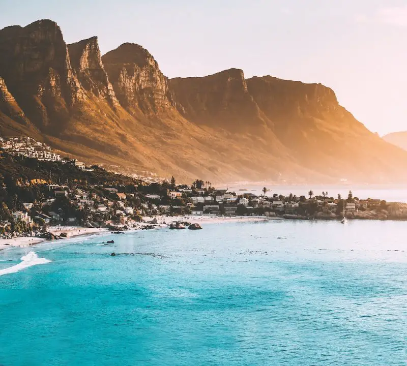 https://mdw-travel-data-us-east-1.s3.amazonaws.com/img/country/South-Africa/Central-Beach/img_02.jpg
