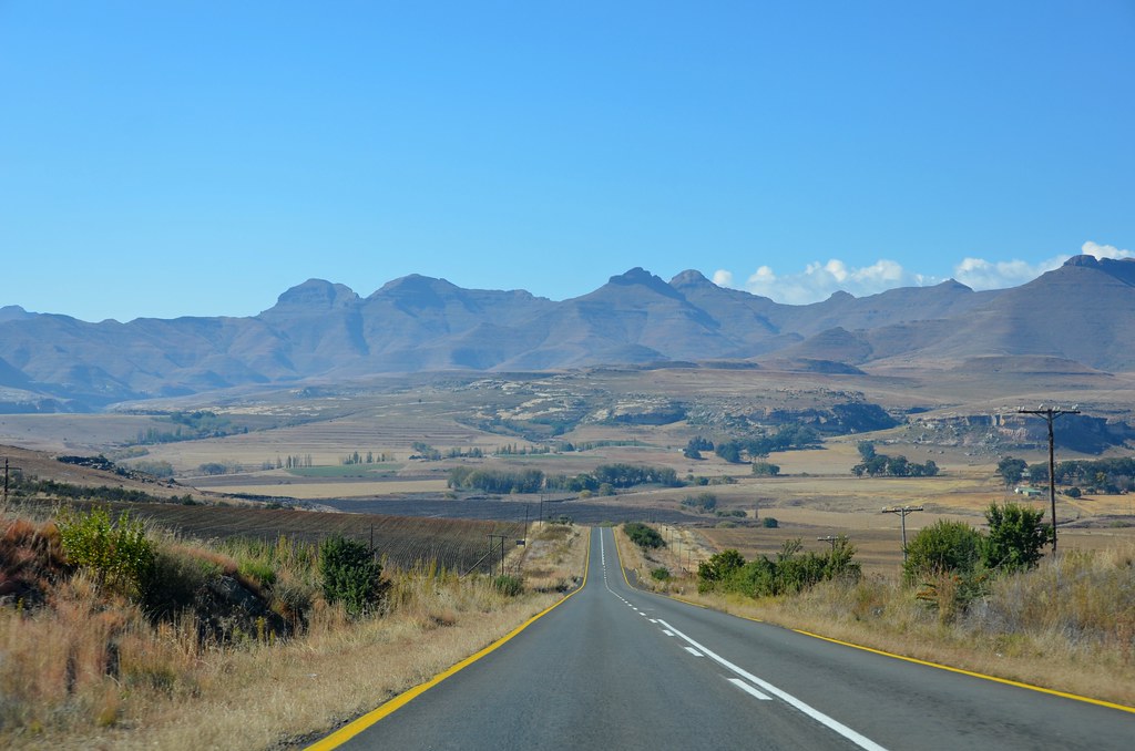 https://mdw-travel-data-us-east-1.s3.amazonaws.com/img/country/South-Africa/Clarens-Village-Conservancy/img_01.jpg