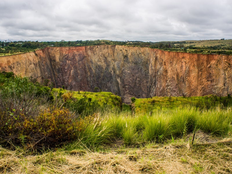 https://mdw-travel-data-us-east-1.s3.amazonaws.com/img/country/South-Africa/Cullinan-Diamond-Mine/img_01.jpg