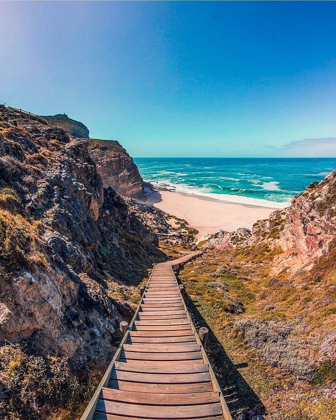 https://mdw-travel-data-us-east-1.s3.amazonaws.com/img/country/South-Africa/Diaz-Strand/img_03.jpg
