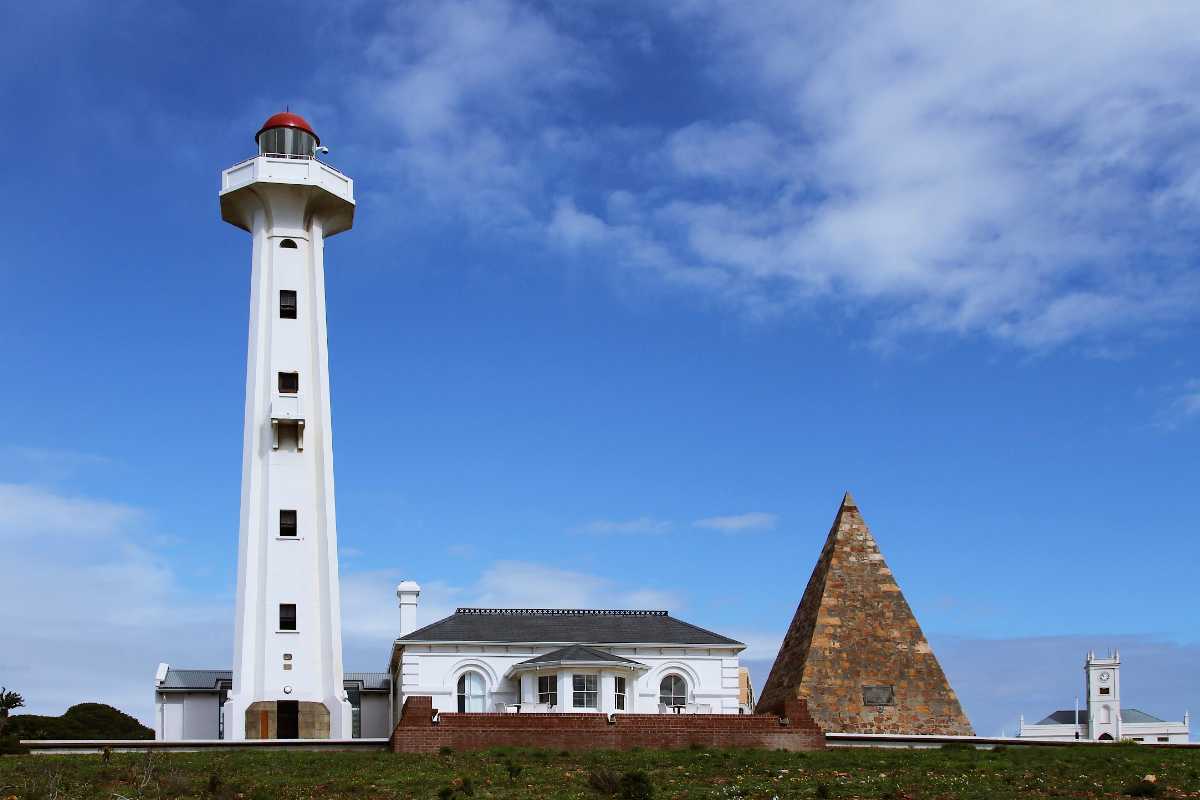https://mdw-travel-data-us-east-1.s3.amazonaws.com/img/country/South-Africa/Donkin-Reserve/img_01.jpg