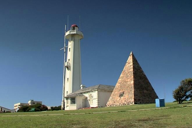 https://mdw-travel-data-us-east-1.s3.amazonaws.com/img/country/South-Africa/Donkin-Reserve/img_02.jpg