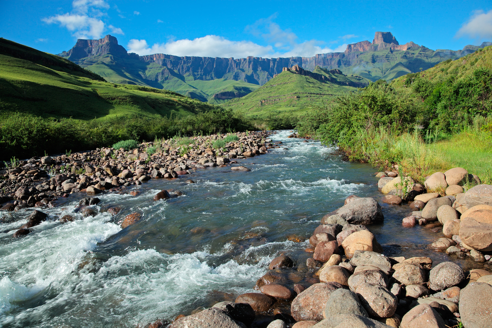 https://mdw-travel-data-us-east-1.s3.amazonaws.com/img/country/South-Africa/Drakensberg-Mountains/img_01.jpg