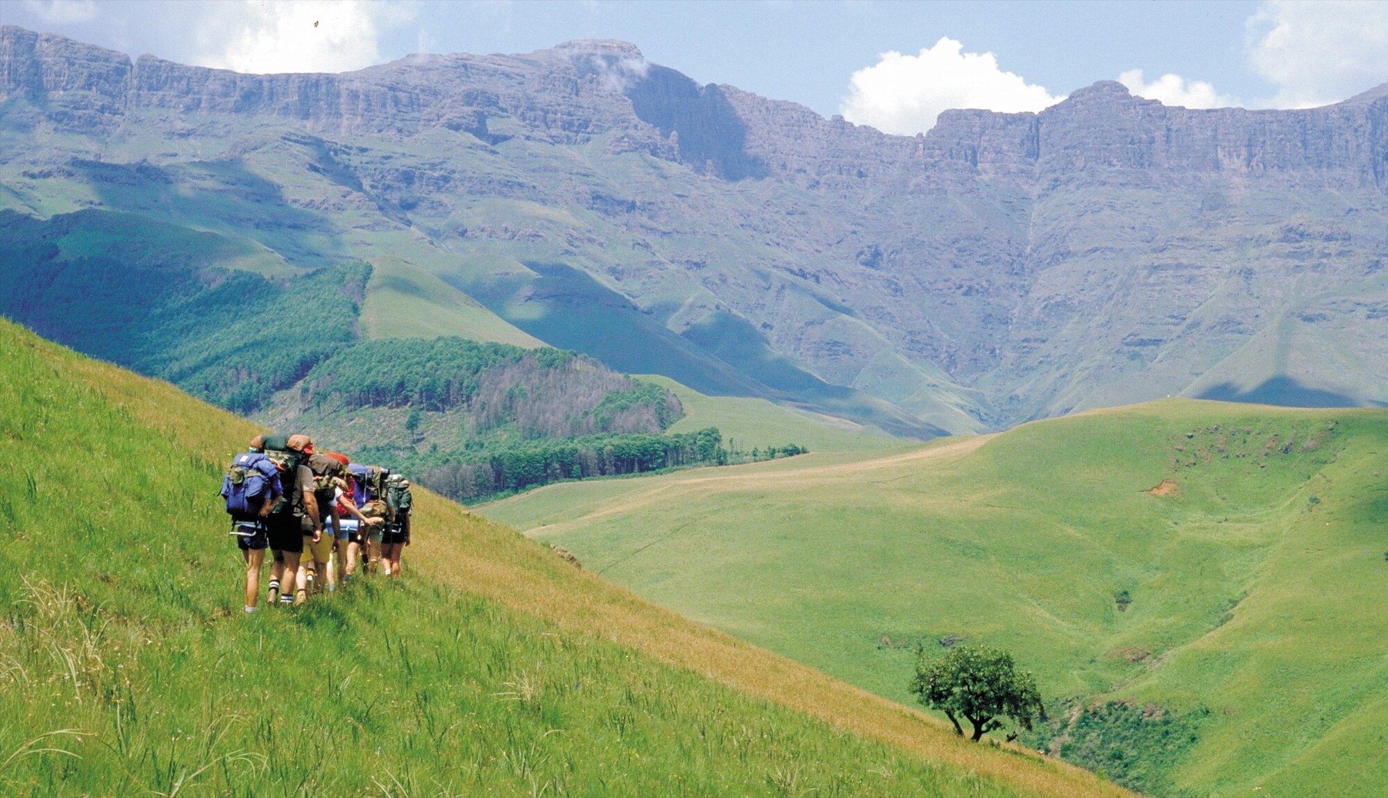 https://mdw-travel-data-us-east-1.s3.amazonaws.com/img/country/South-Africa/Drakensberg-Mountains/img_03.jpg