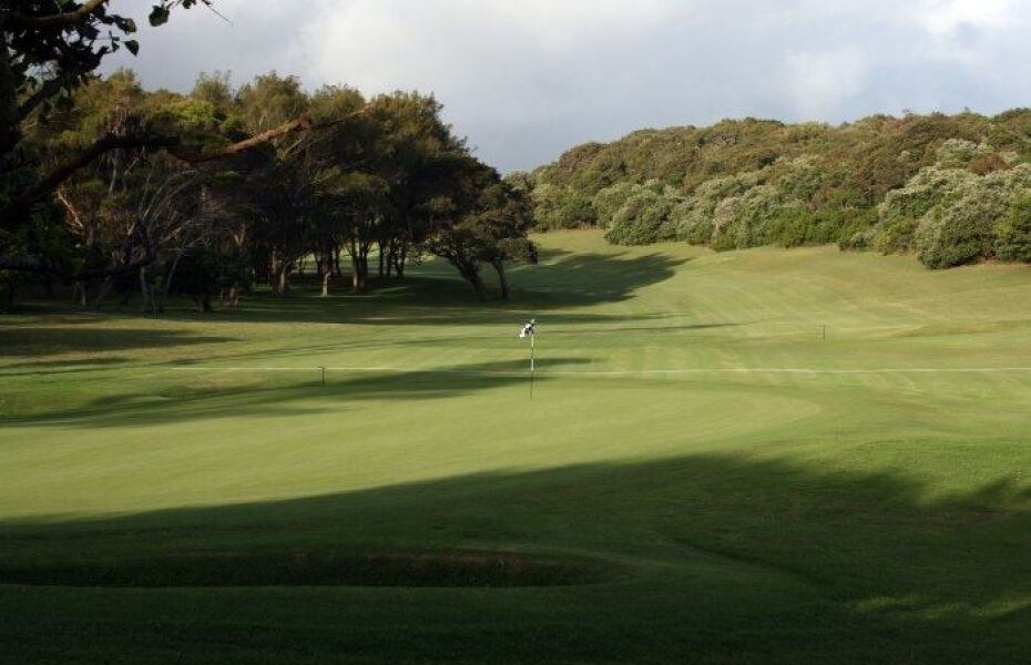 https://mdw-travel-data-us-east-1.s3.amazonaws.com/img/country/South-Africa/East-London-Golf-Club/img_01.jpg