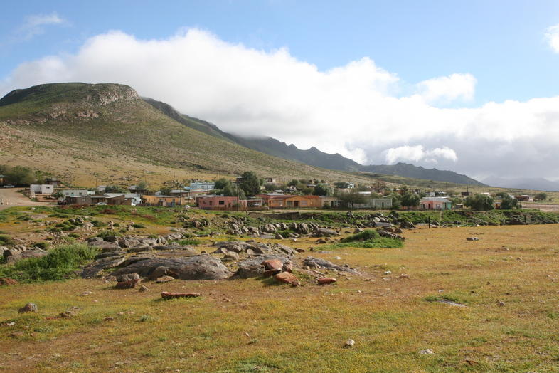 https://mdw-travel-data-us-east-1.s3.amazonaws.com/img/country/South-Africa/Eksteenfontein/img_02.jpg