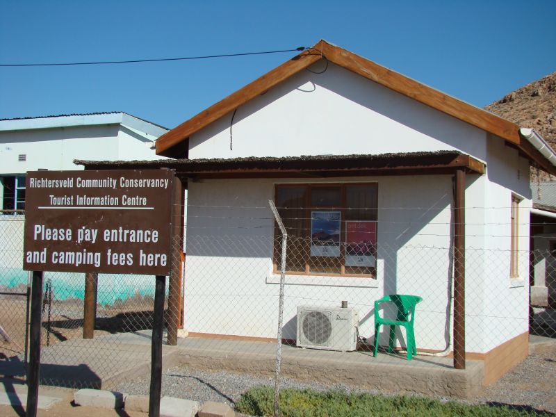 https://mdw-travel-data-us-east-1.s3.amazonaws.com/img/country/South-Africa/Eksteenfontein/img_03.jpg