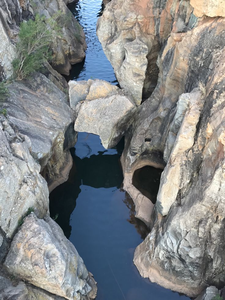 https://mdw-travel-data-us-east-1.s3.amazonaws.com/img/country/South-Africa/Elandsdrift-Monument/img_02.jpg