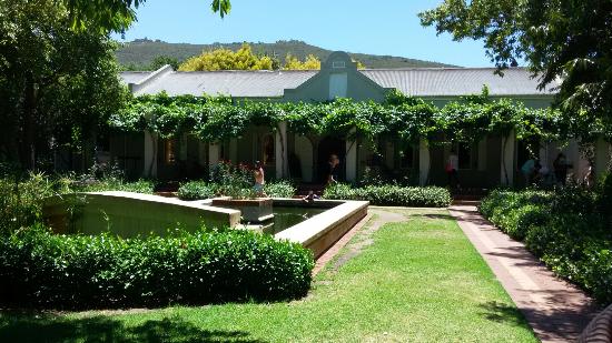 https://mdw-travel-data-us-east-1.s3.amazonaws.com/img/country/South-Africa/Fairview-Wine-and-Cheese/img_03.jpg