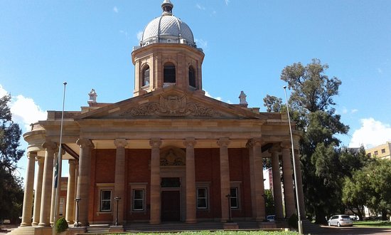 https://mdw-travel-data-us-east-1.s3.amazonaws.com/img/country/South-Africa/Fourth-Raadsaal/img_00.jpg