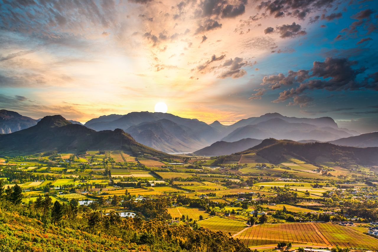 https://mdw-travel-data-us-east-1.s3.amazonaws.com/img/country/South-Africa/Franschhoek-Wine-Tram/img_01.jpg