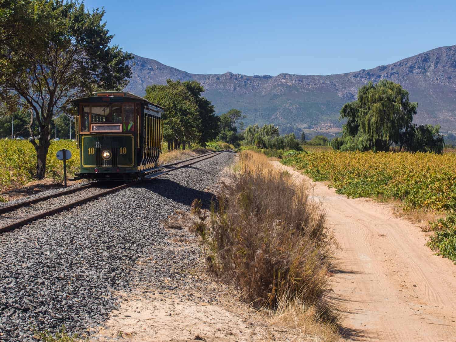 https://mdw-travel-data-us-east-1.s3.amazonaws.com/img/country/South-Africa/Franschhoek-Wine-Tram/img_02.jpg