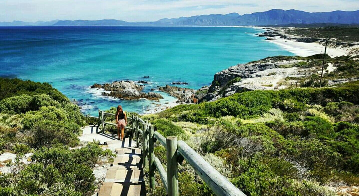 https://mdw-travel-data-us-east-1.s3.amazonaws.com/img/country/South-Africa/Gansbaai/img_02.jpg