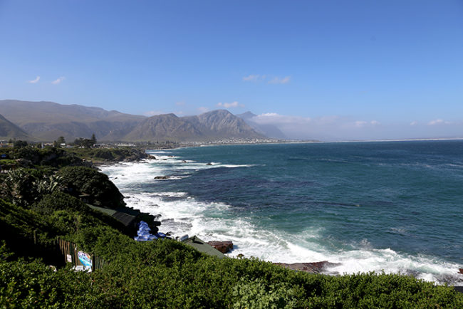 https://mdw-travel-data-us-east-1.s3.amazonaws.com/img/country/South-Africa/Giant-Flag-Hermanus/img_03.jpg