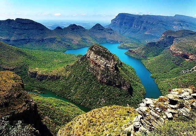 https://mdw-travel-data-us-east-1.s3.amazonaws.com/img/country/South-Africa/Gods-Window/img_01.jpg