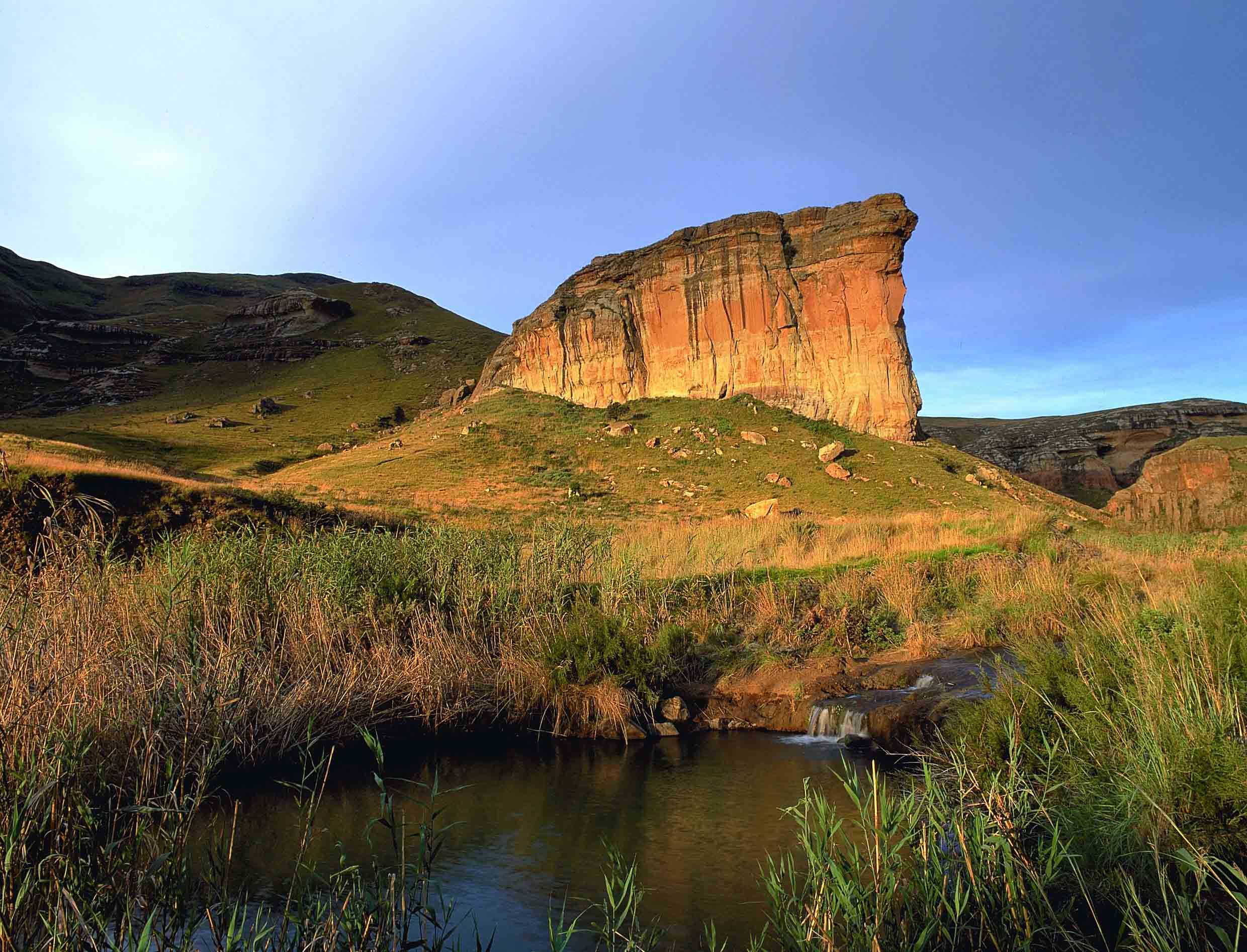 https://mdw-travel-data-us-east-1.s3.amazonaws.com/img/country/South-Africa/Golden-Gate-Highlands-National-Park/img_01.jpg