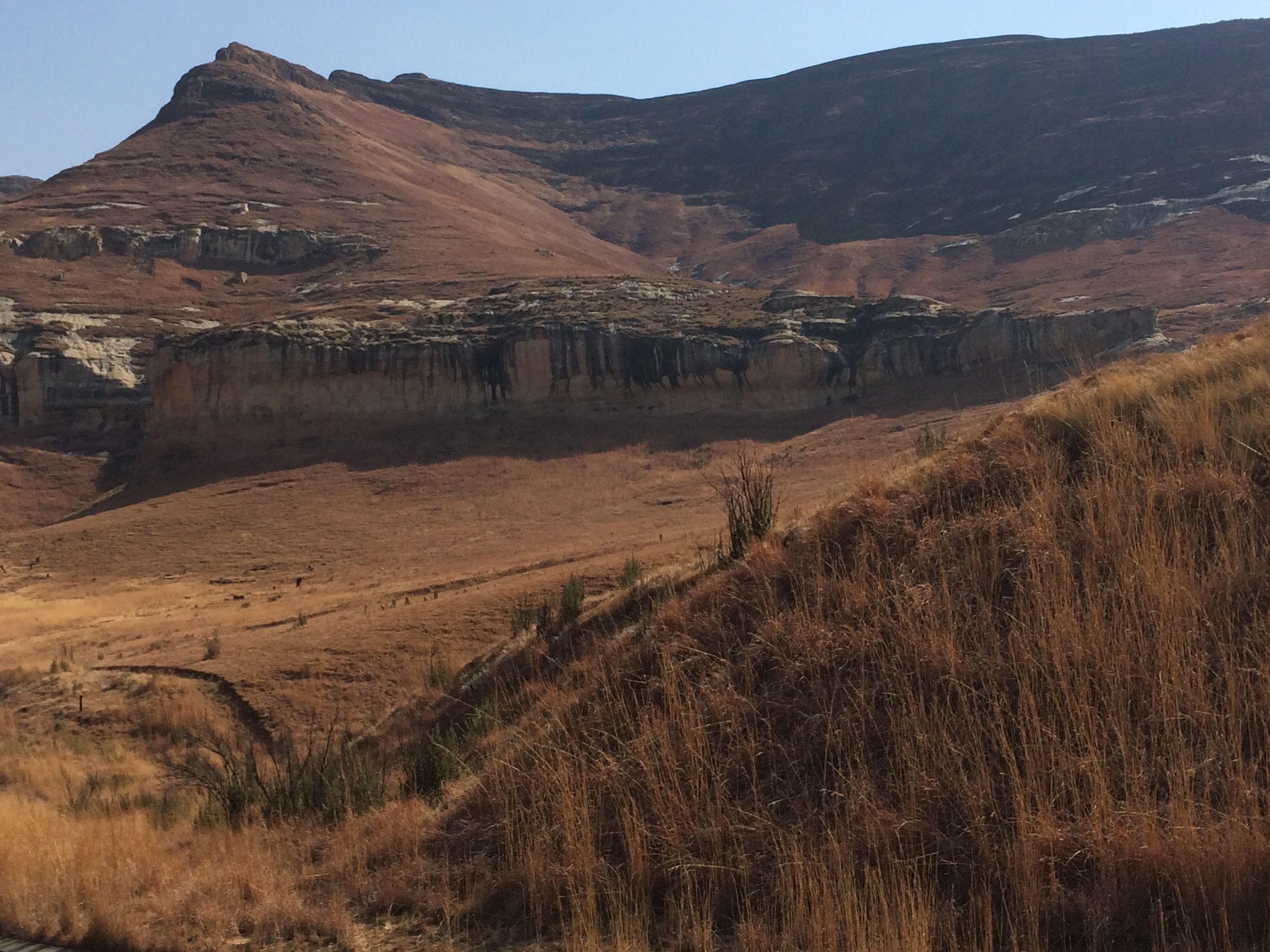 https://mdw-travel-data-us-east-1.s3.amazonaws.com/img/country/South-Africa/Golden-Gate-Highlands-National-Park/img_02.jpg