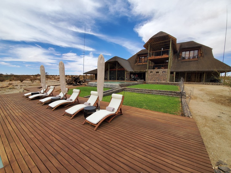 https://mdw-travel-data-us-east-1.s3.amazonaws.com/img/country/South-Africa/Green-Kalahari-Canoeing/img_01.jpg