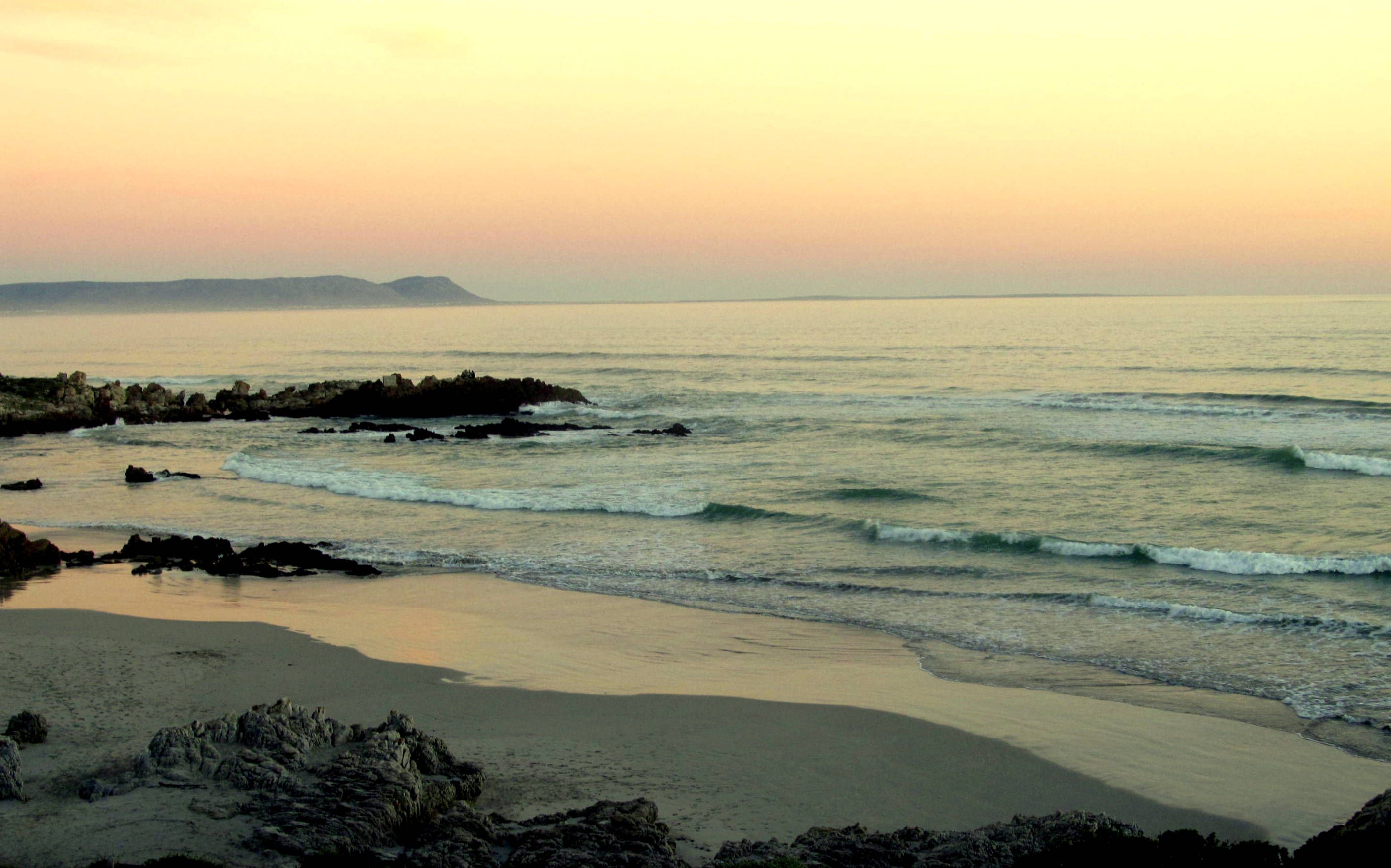 https://mdw-travel-data-us-east-1.s3.amazonaws.com/img/country/South-Africa/Grotto-Beach/img_01.jpg