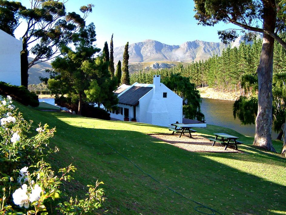 https://mdw-travel-data-us-east-1.s3.amazonaws.com/img/country/South-Africa/Hamilton-Russell-Vineyards/img_02.jpg