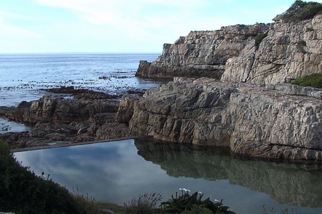 https://mdw-travel-data-us-east-1.s3.amazonaws.com/img/country/South-Africa/Hermanus-Cliff-Path/img_02.jpg