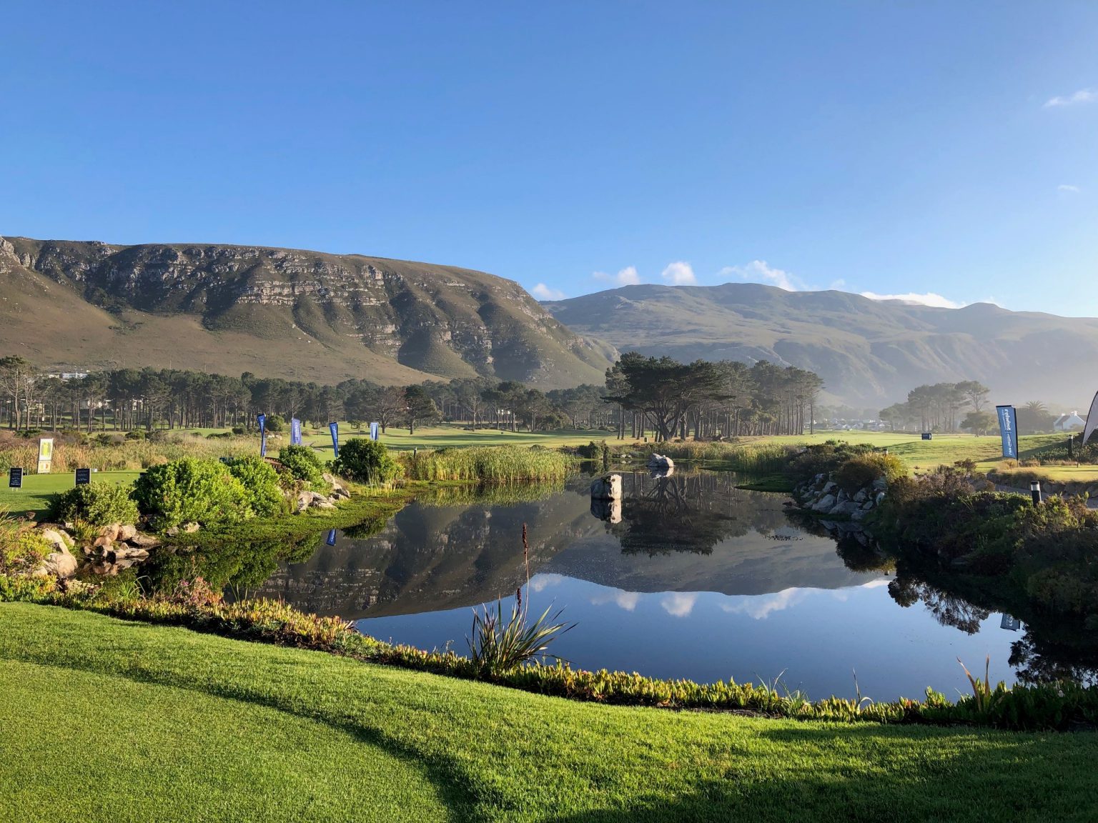 https://mdw-travel-data-us-east-1.s3.amazonaws.com/img/country/South-Africa/Hermanus-Golf-Club/img_02.jpg