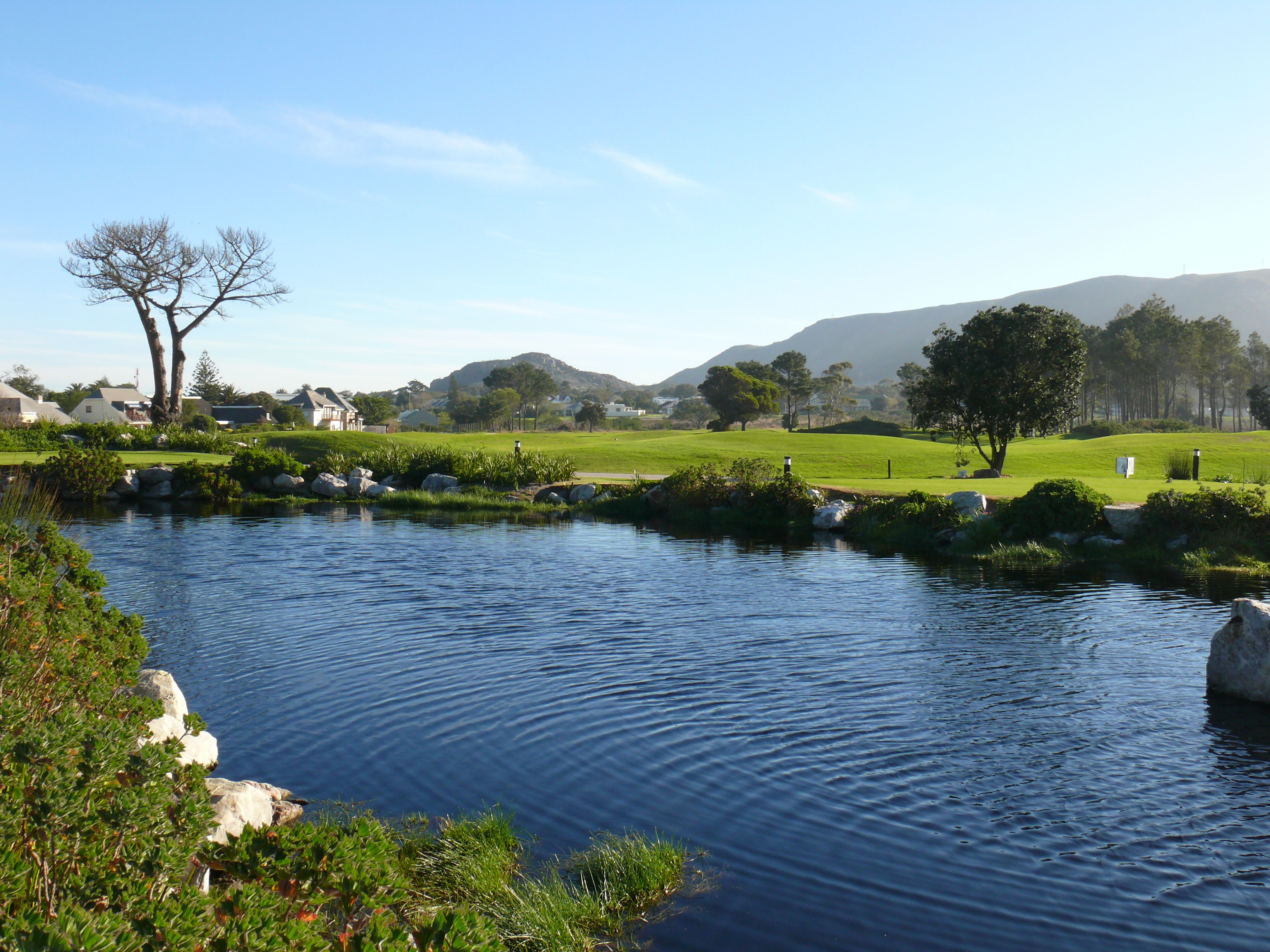 https://mdw-travel-data-us-east-1.s3.amazonaws.com/img/country/South-Africa/Hermanus-Golf-Club/img_03.jpg