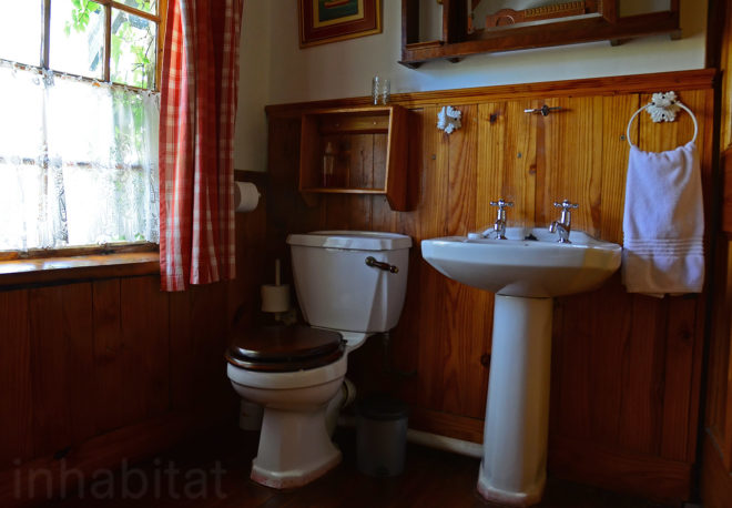 https://mdw-travel-data-us-east-1.s3.amazonaws.com/img/country/South-Africa/Hobbit-Boutique-Hotel/img_02.jpg