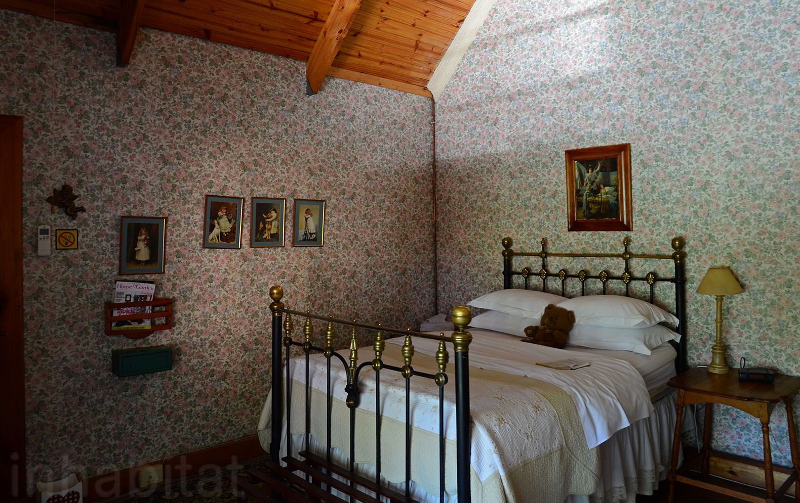 https://mdw-travel-data-us-east-1.s3.amazonaws.com/img/country/South-Africa/Hobbit-Boutique-Hotel/img_03.jpg