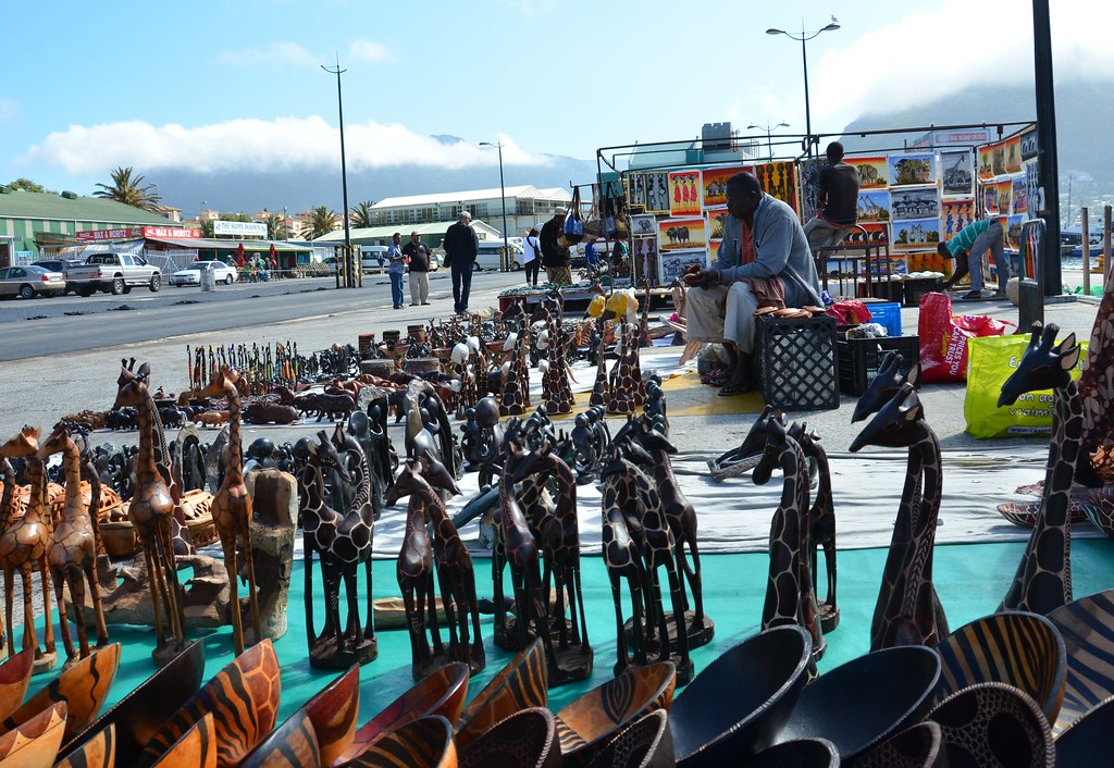 https://mdw-travel-data-us-east-1.s3.amazonaws.com/img/country/South-Africa/Hout-Bay-Craft-Market/img_01.jpg