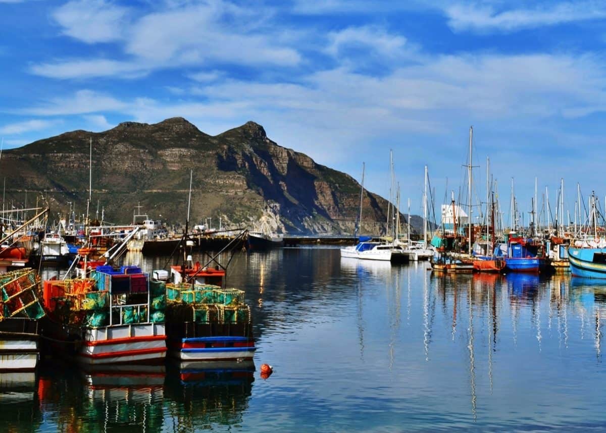 https://mdw-travel-data-us-east-1.s3.amazonaws.com/img/country/South-Africa/Hout-Bay-Craft-Market/img_02.jpg