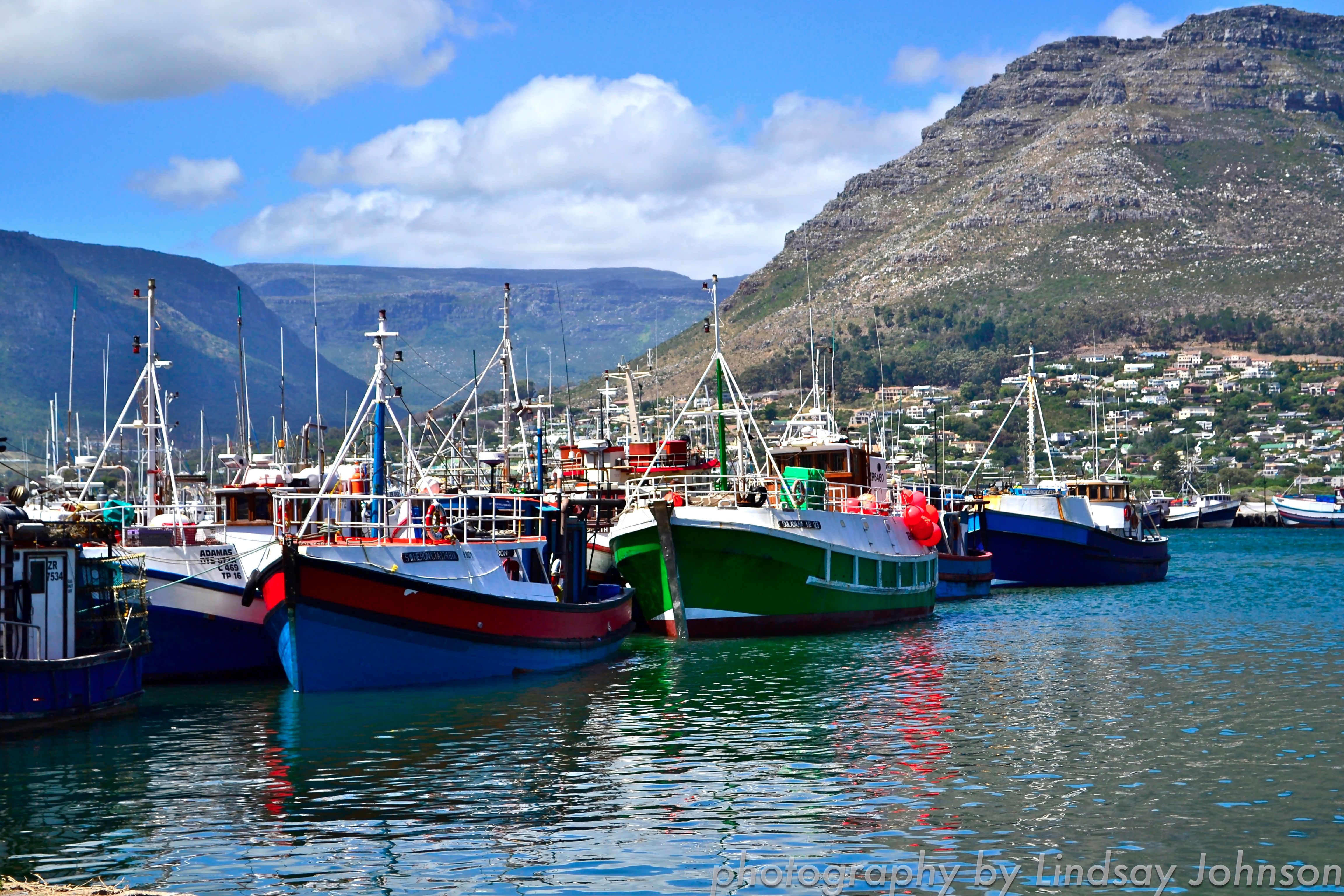 https://mdw-travel-data-us-east-1.s3.amazonaws.com/img/country/South-Africa/Hout-Bay-Harbour/img_03.jpg