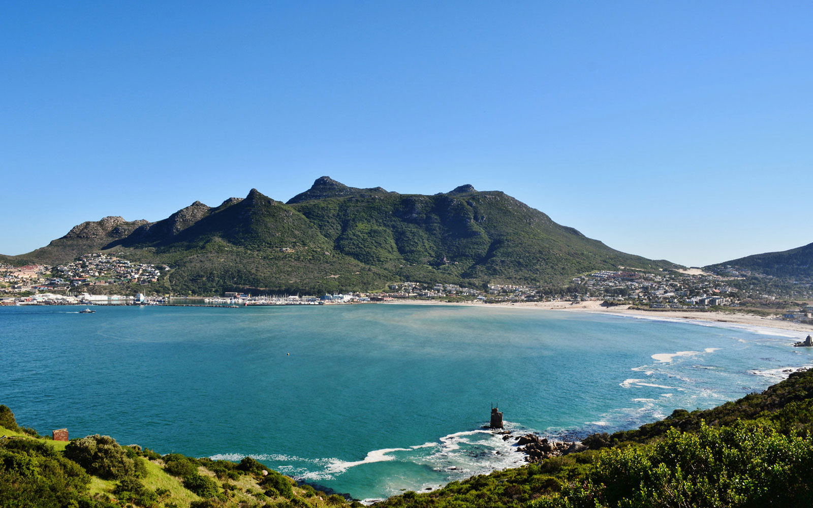 https://mdw-travel-data-us-east-1.s3.amazonaws.com/img/country/South-Africa/Hout-Bay-Vineyards/img_00.jpg