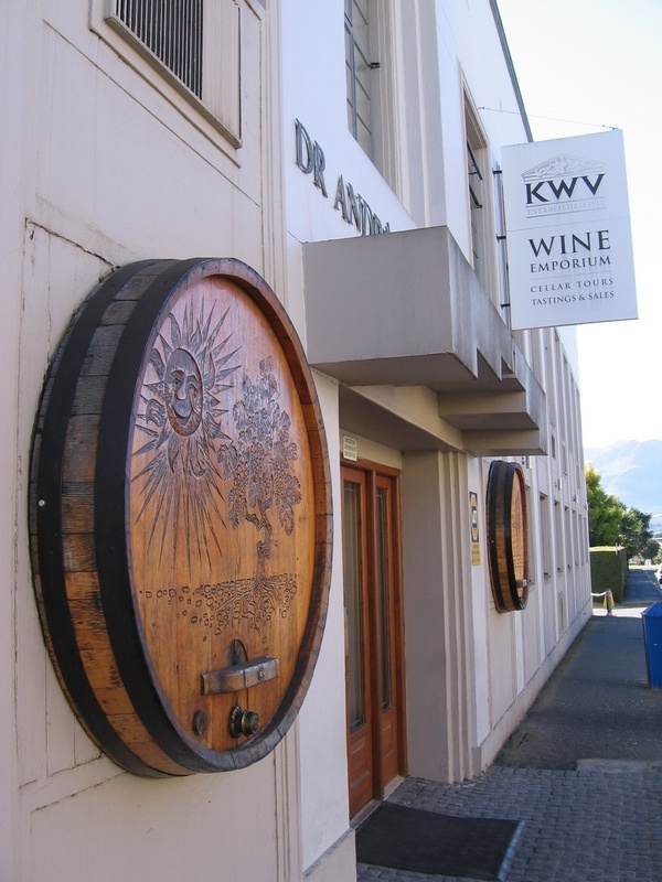 https://mdw-travel-data-us-east-1.s3.amazonaws.com/img/country/South-Africa/KWV-Wine-Emporium/img_00.jpg