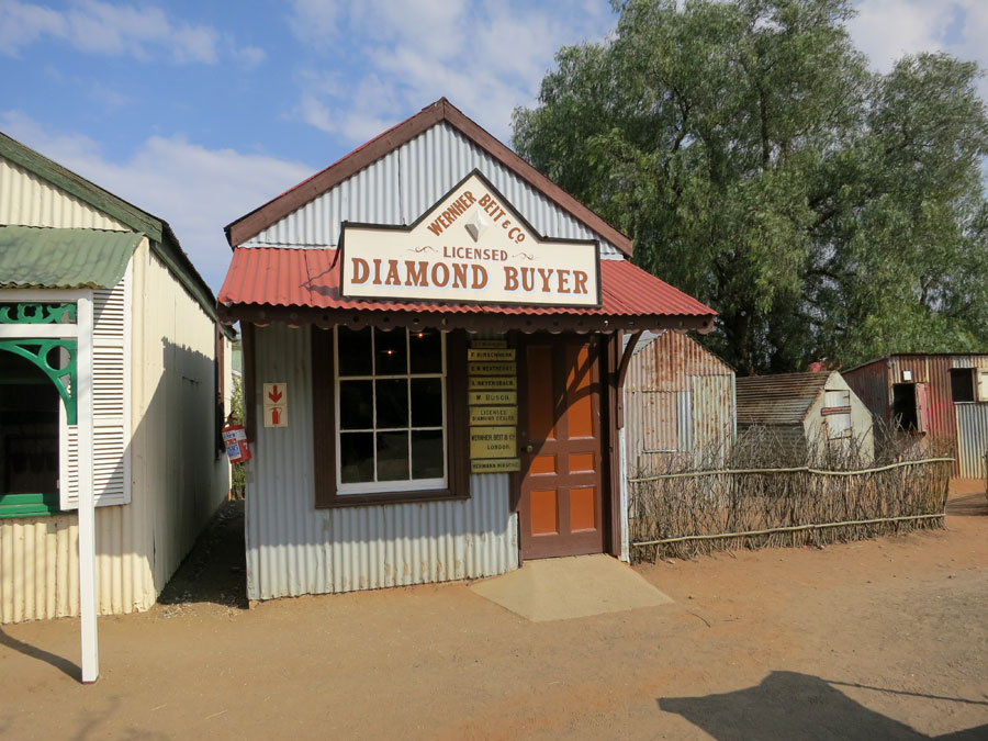 https://mdw-travel-data-us-east-1.s3.amazonaws.com/img/country/South-Africa/Kimberley-Mine-Museum/img_02.jpg