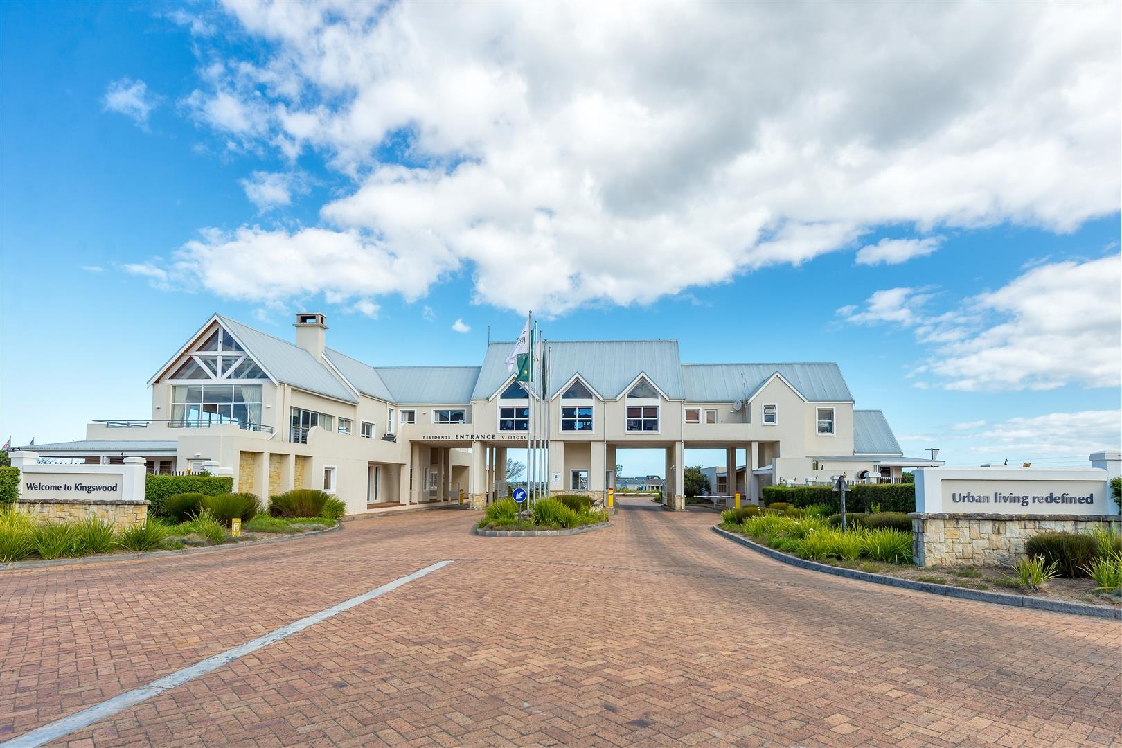 https://mdw-travel-data-us-east-1.s3.amazonaws.com/img/country/South-Africa/Kingswood-Golf-Estate/img_02.jpg