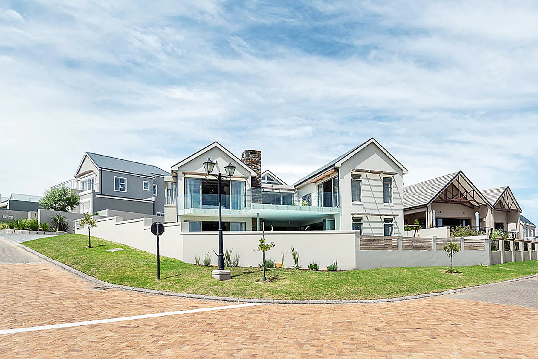 https://mdw-travel-data-us-east-1.s3.amazonaws.com/img/country/South-Africa/Kingswood-Golf-Estate/img_03.jpg